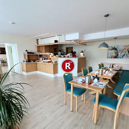 Regiohotel Salzland - #autobahna14 #toppreisleistung #freeparking #wallbox Hotell